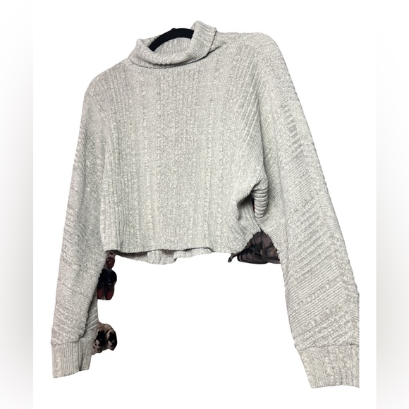 Medium Fashion Nova grey cropped turtleneck sweater - Picture 1 of 2